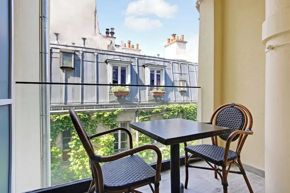 Modern Apartment With Balcony - 2br/6p- Roquette