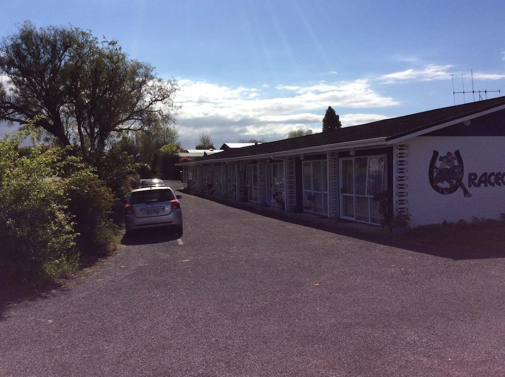 Racecourse Motel Paeroa Ltd