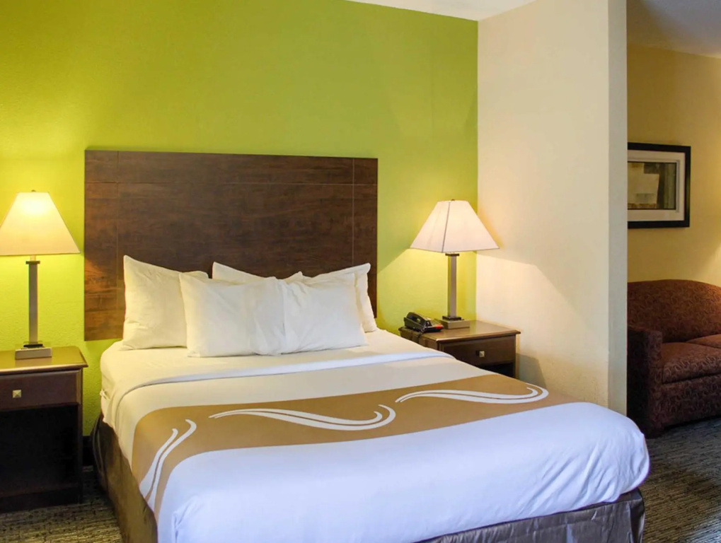 1 Bedroom Double Suite (full double bed)