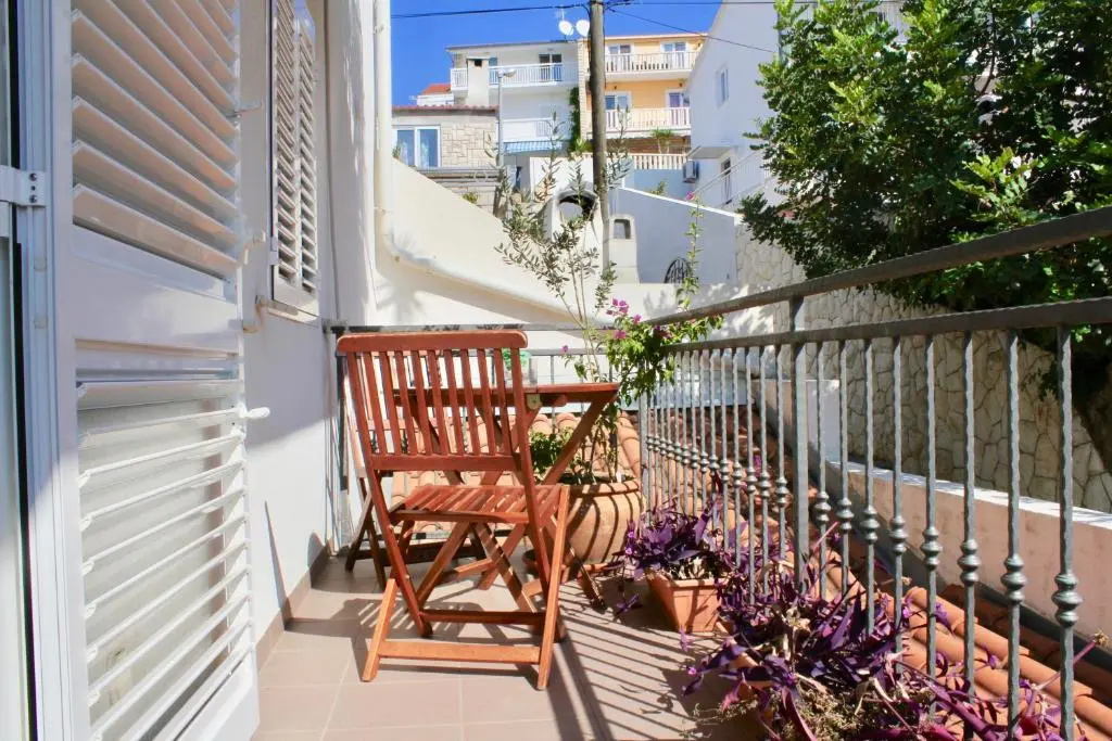Standard Double room with balcony (full double bed)