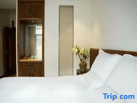 Standard Double room with mountain view (full double bed)