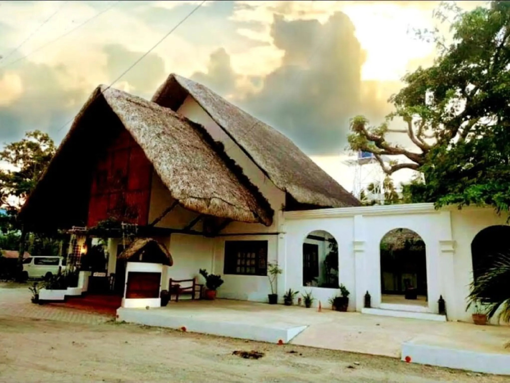 RedDoorz Plus Evangeline Beach Resort