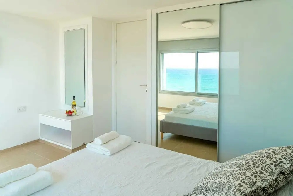Stunning Beachfront Apt W Epic Sea Views - фото 6