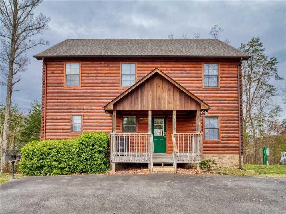 Hawks Point Lodge 5 Bedroom Home with Hot Tub