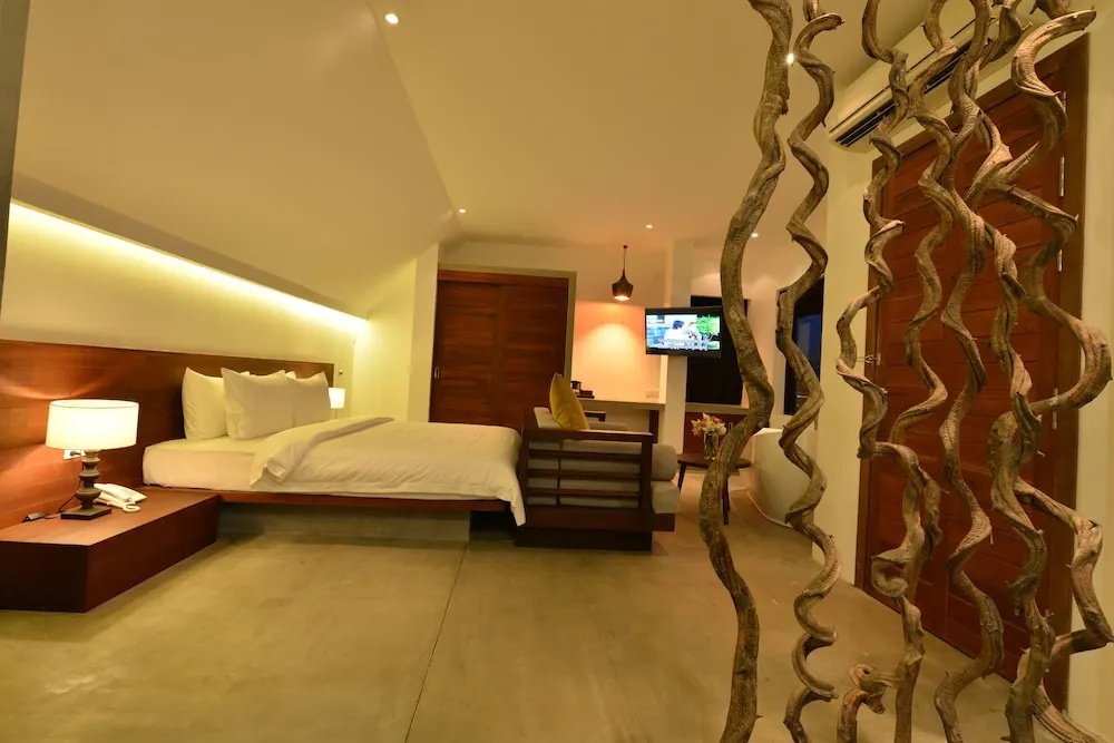 Double Suite with balcony (full double bed)