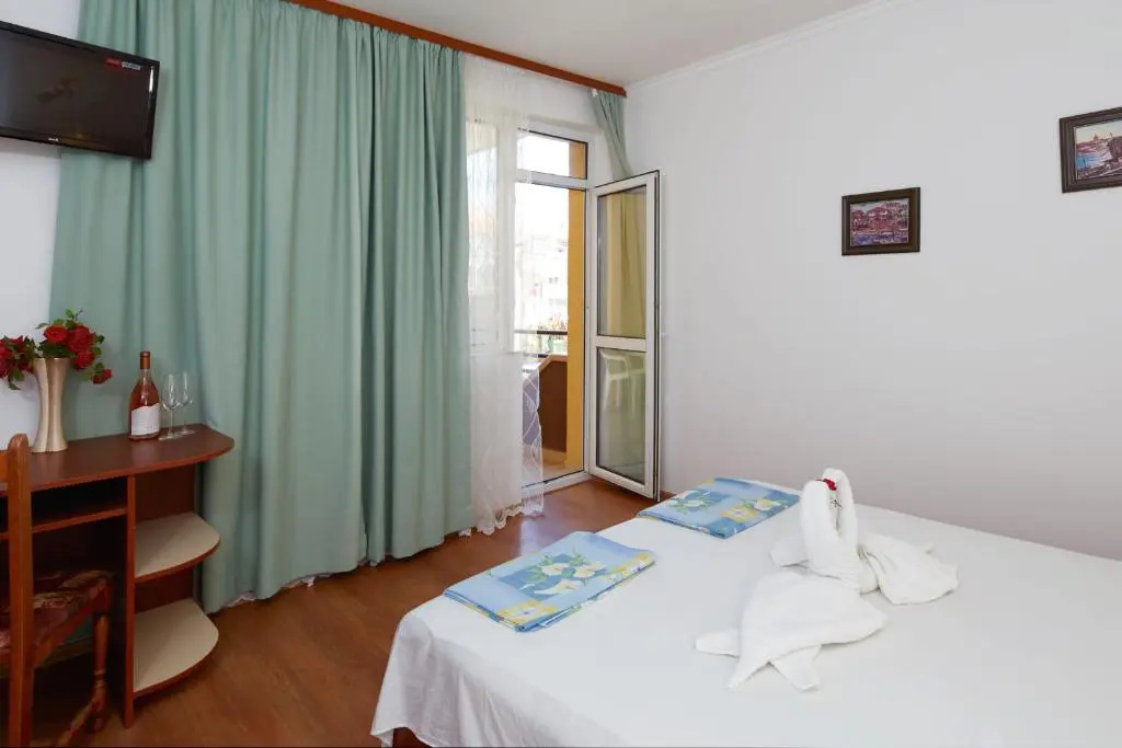 Standard Double room with balcony (full double bed)