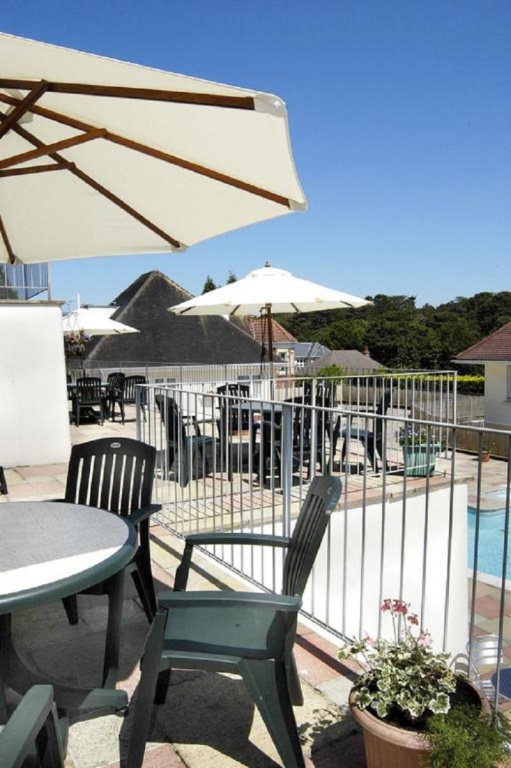 The Riviera Hotel & Holiday Apartments
