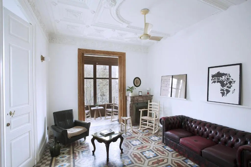 4 Bedrooms Apartment