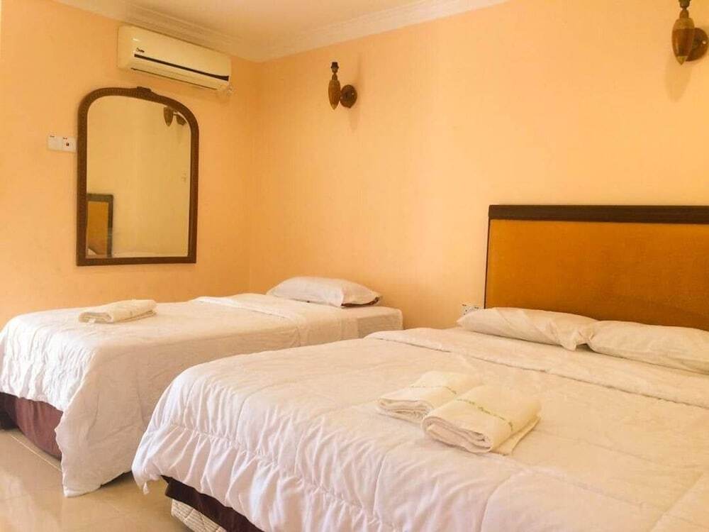 Penarak Bamboo Beach Motel