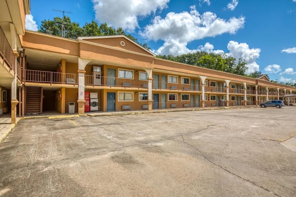 OYO Hotel Crowley LA I-10