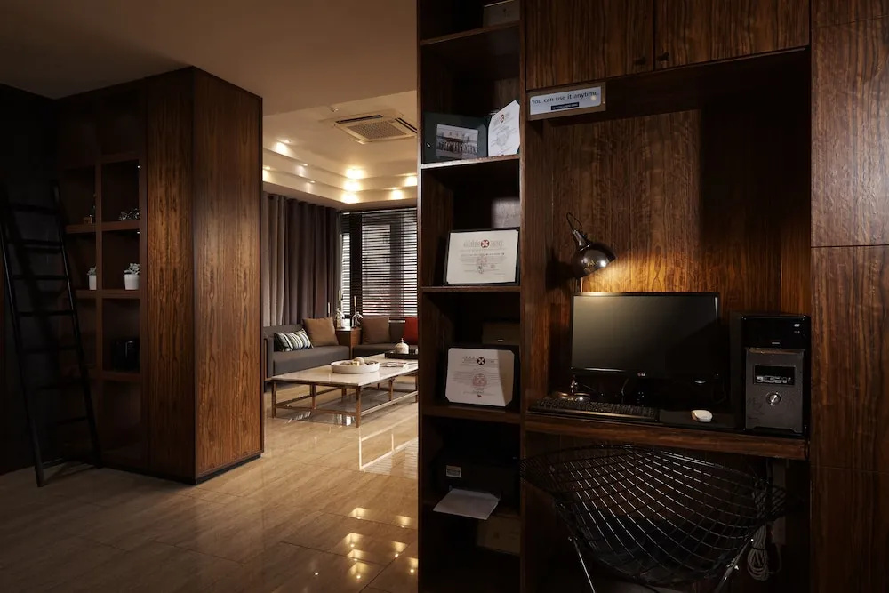Lobby & Reception