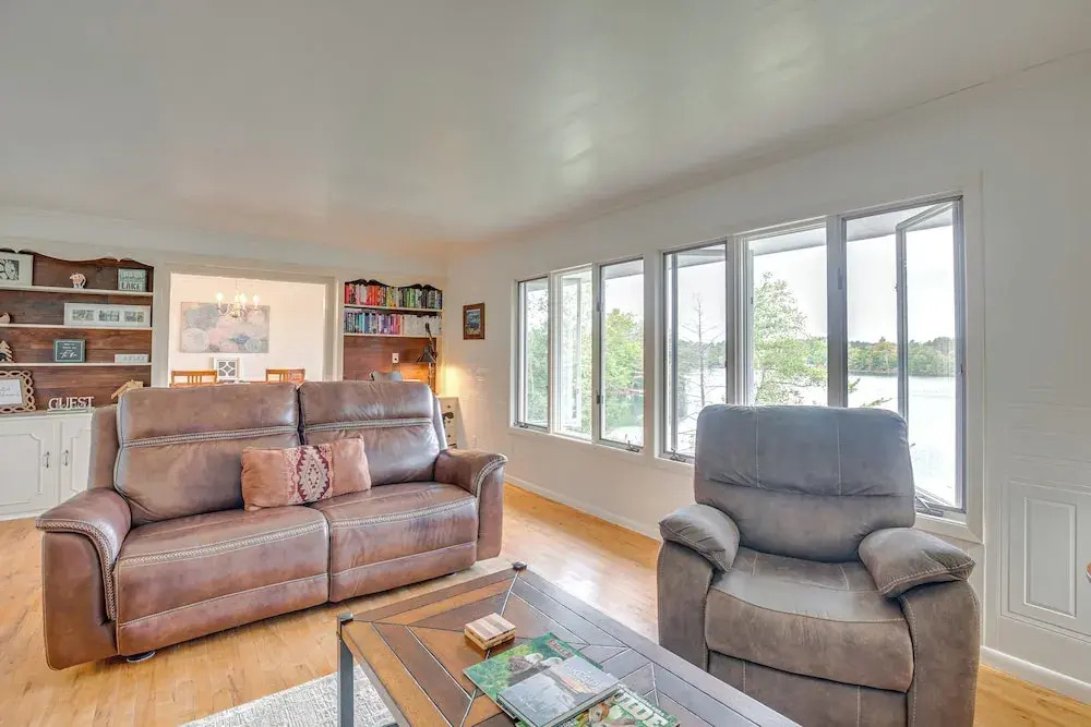 Lakefront Home w/ Fire Pit in Eagle River — фото 3