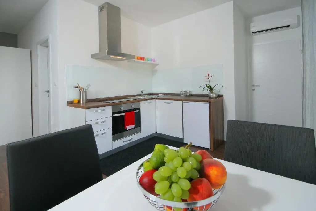 Charm Apartments And Rooms - фото 11