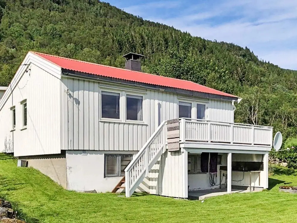 6 Person Holiday Home in Averoy