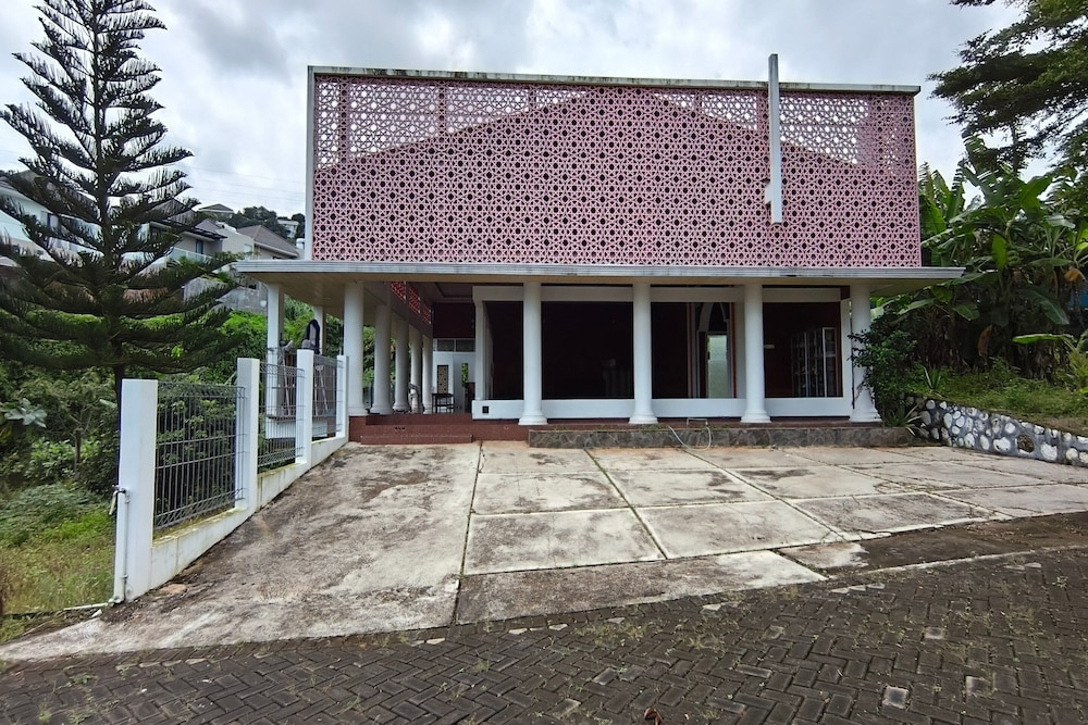Hotel O House Of Fosil Syariah