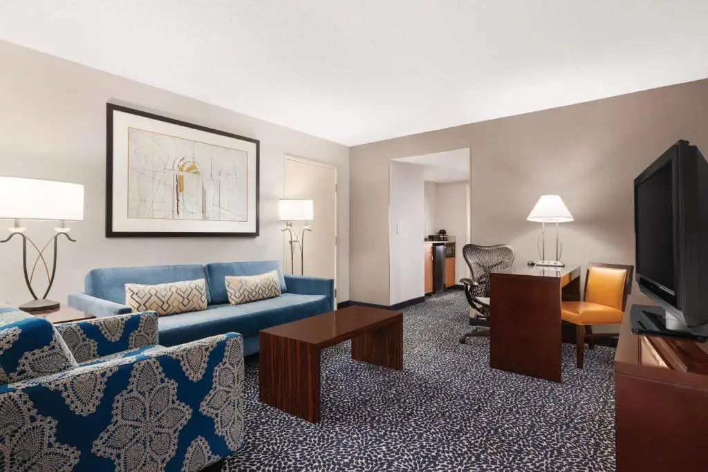 Embassy Suites Louisville East - Chambres