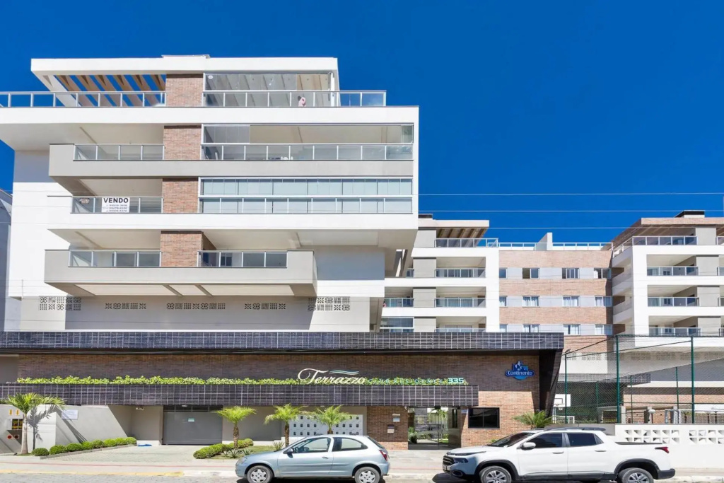 Terrazzo 602B - Cobertura duplex à poucos metros da praia de Bombas - Condomínio com piscina - Academia - Solário