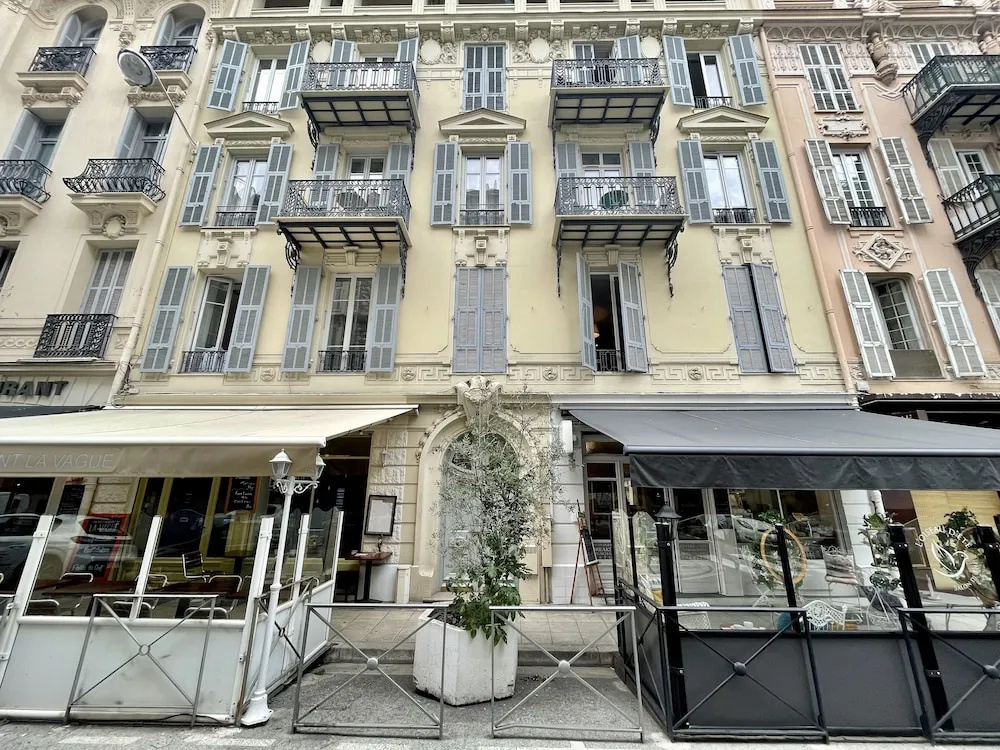 Voir la photo 1 — Studio à louer Carré d'Or à Nice