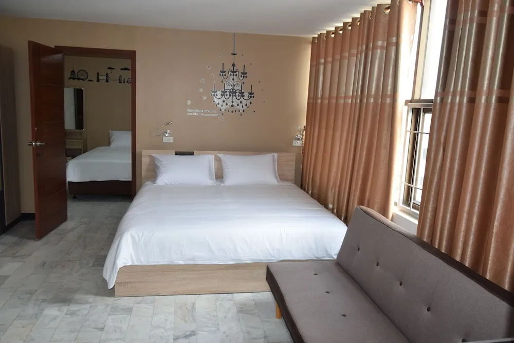 2 Bedrooms Standard Family room