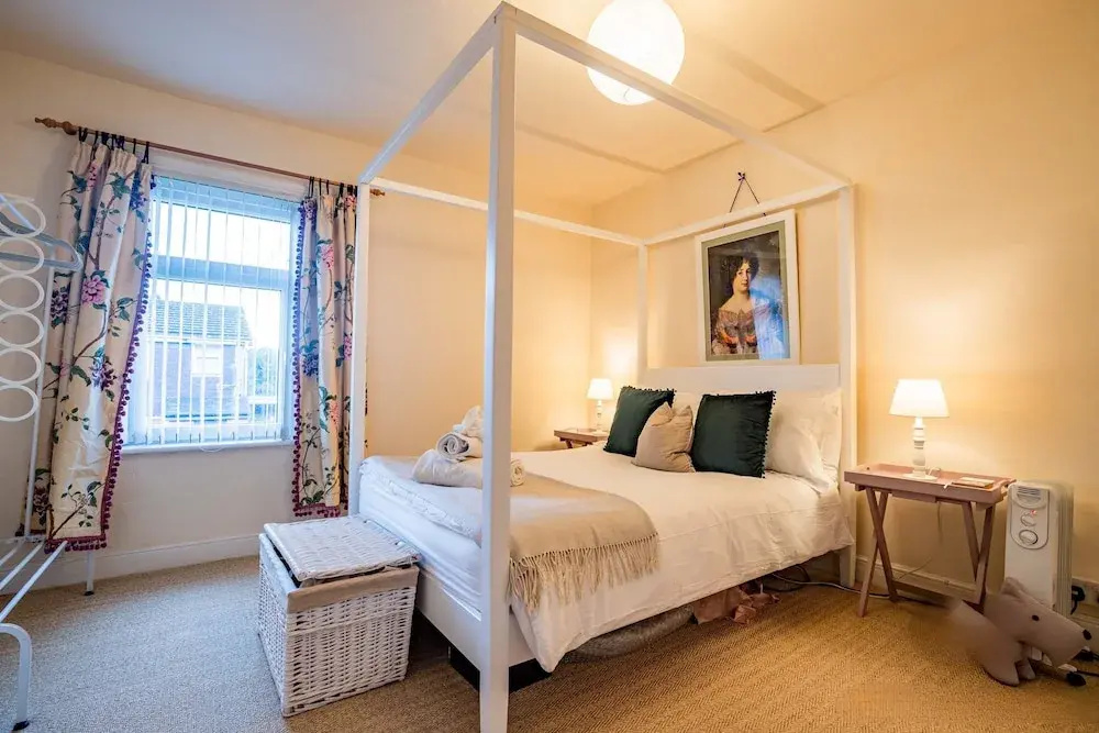 Host Stay Over the Bridge Cottage