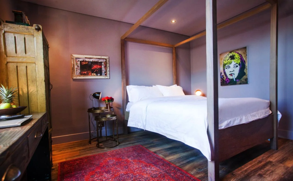The Grey Hotel - 3