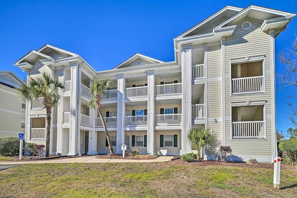 Myrtle Beach Condo w/ Pool & Golf Access