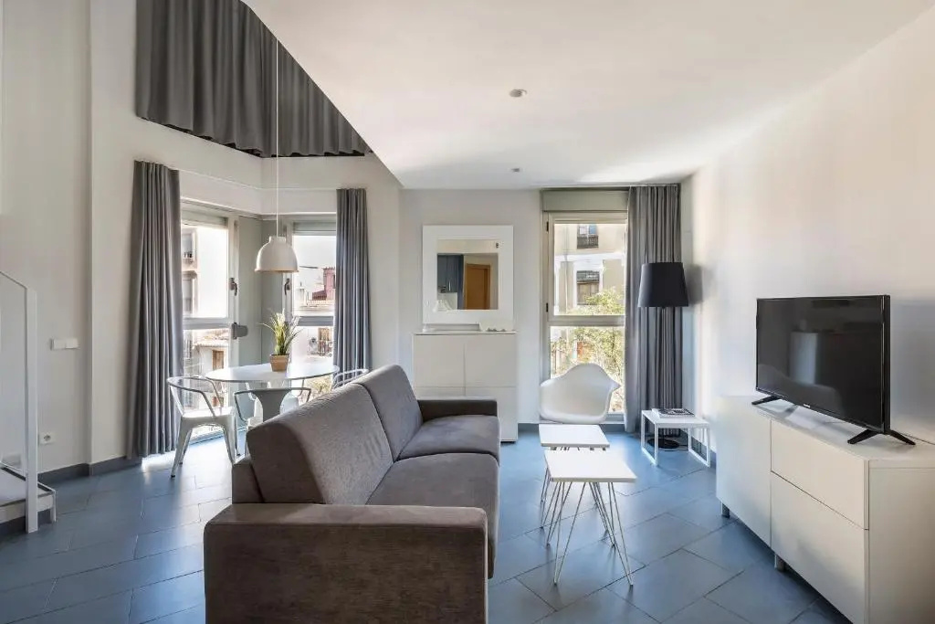 2 Bedrooms Apartment