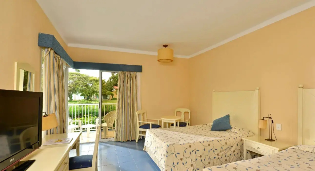 Standard Double room with garden view (full double bed)