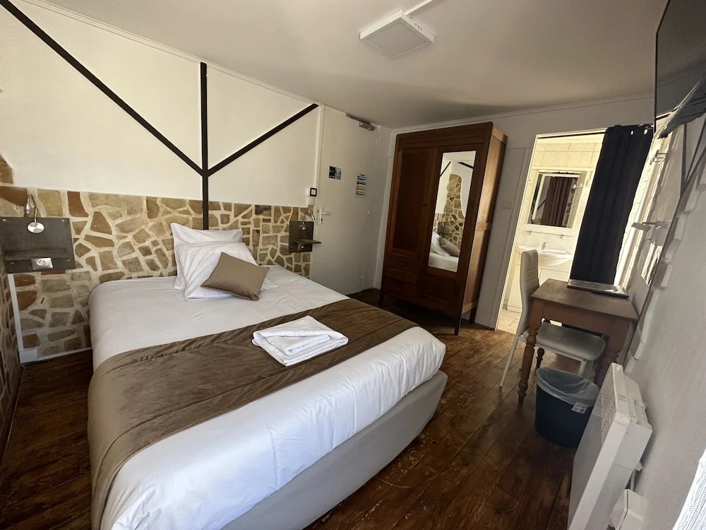 Standard Double room (full double bed)