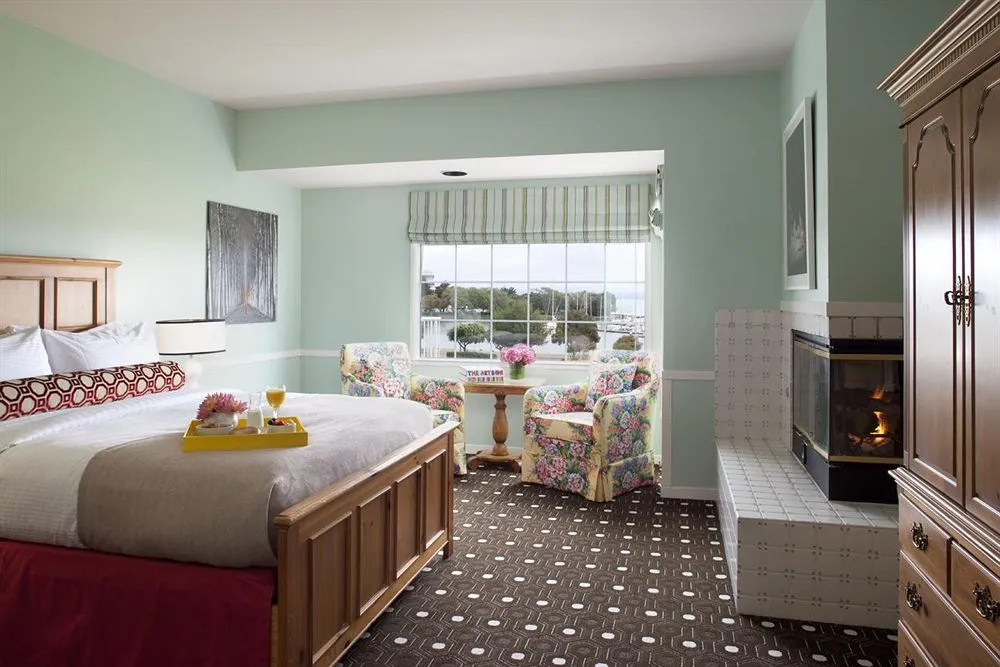 Inn At Oyster Point