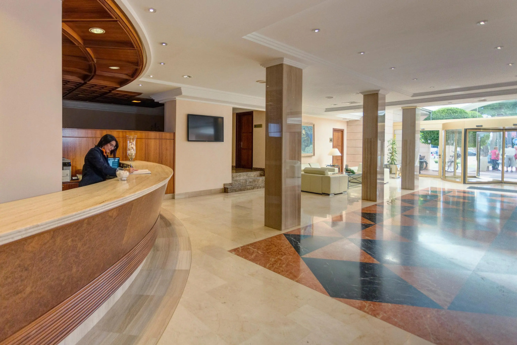 Lobby & Reception