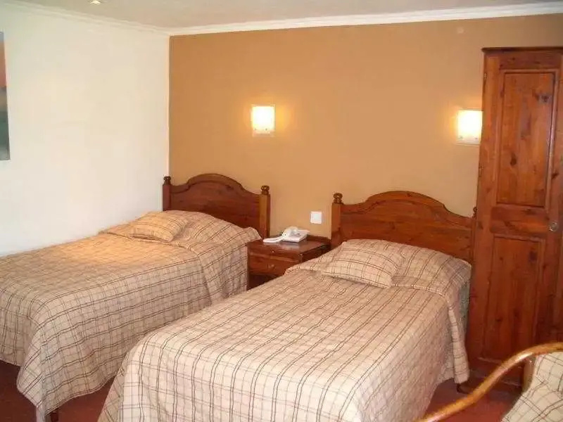 Whoop Hall Hotel and Leisure - Général