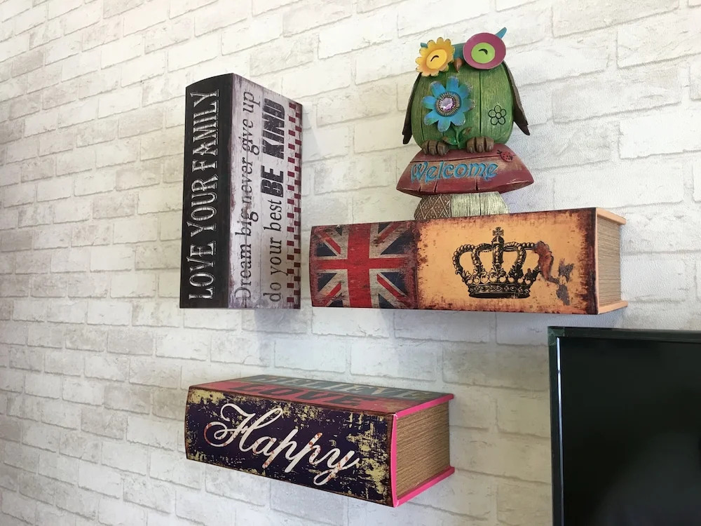 四人房，設有陽台及大雙人床