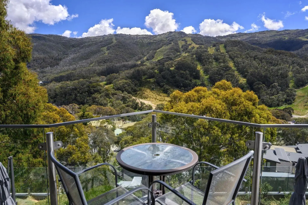 Lantern 1 Bedroom Balcony with car space and alpine view