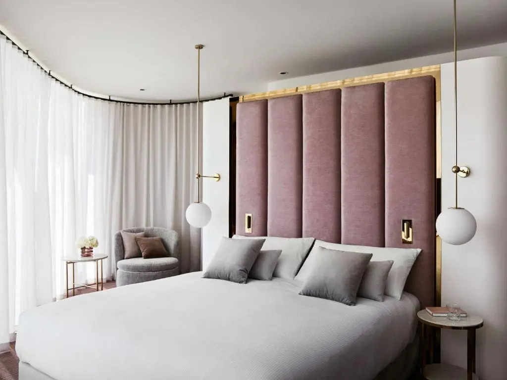 Deluxe Double Suite (full double bed)