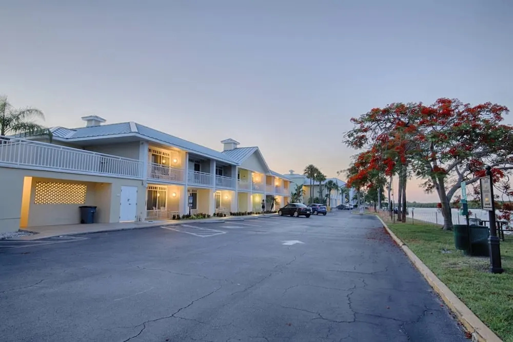 209 Little Harbor Inn
