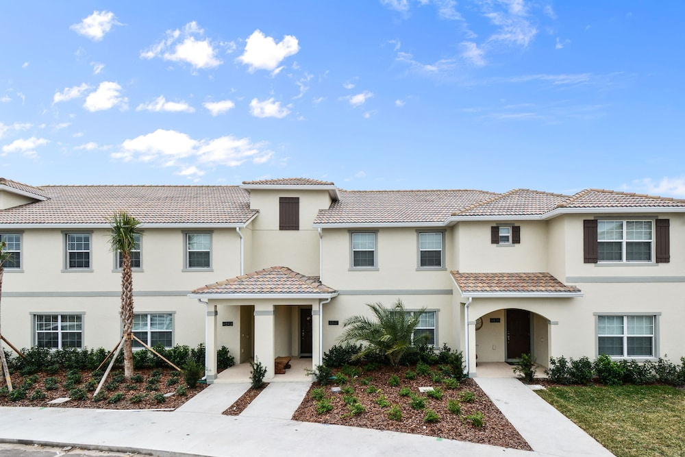 Four Bedrooms w/ Pool Townhome 4841