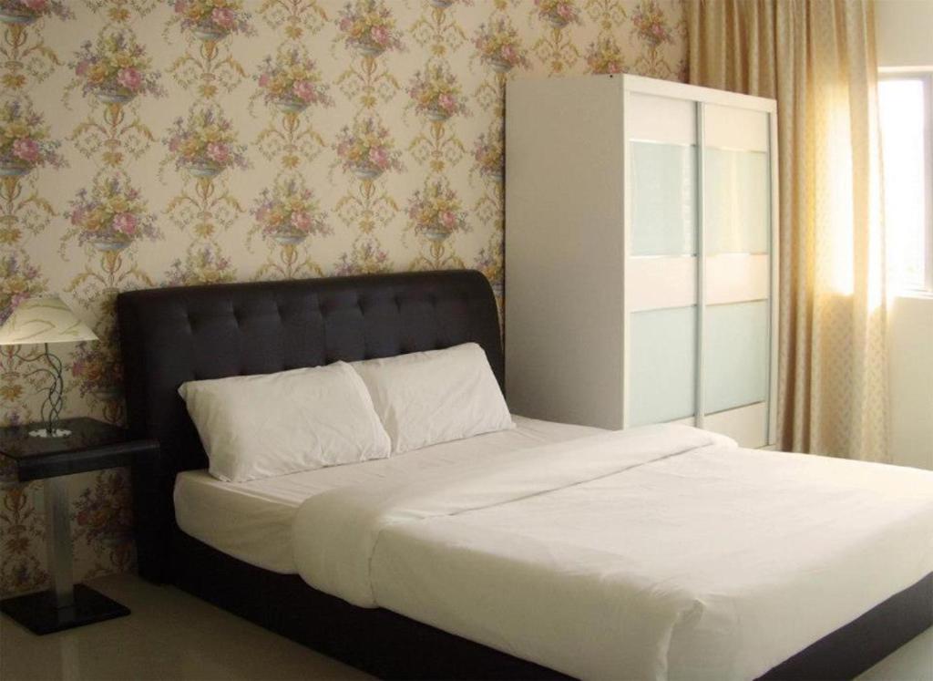 Duta Hotel & Residence