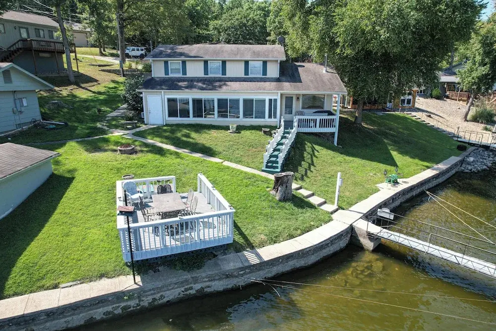 Amazing Dock Fishing With Swim Area & Gentle Lot