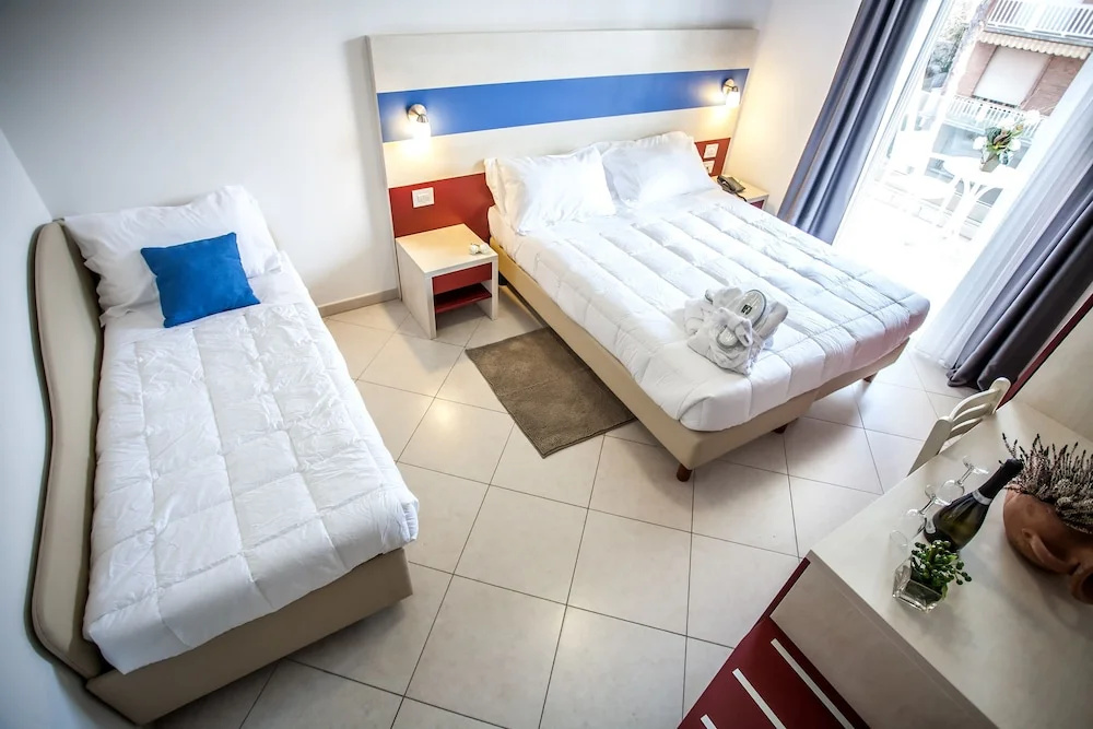 Deluxe Triple room with balcony