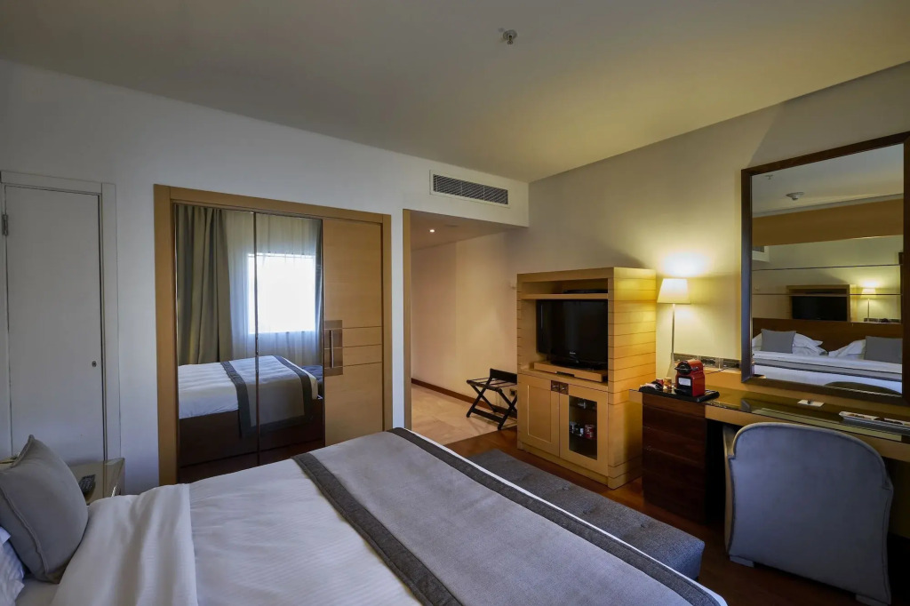 Coral Beach Hotel and Resort Beirut - фото 6