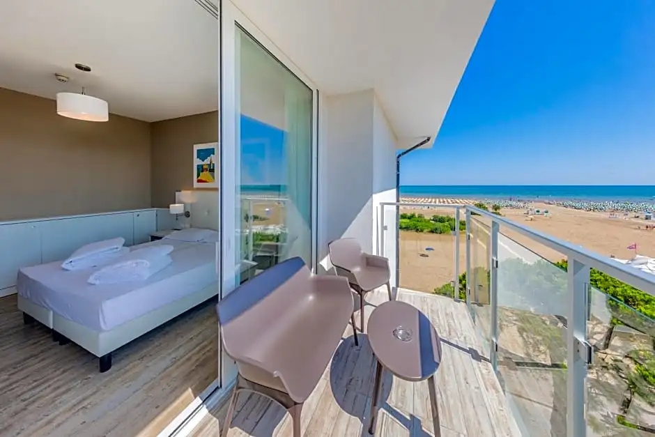 Deluxe Double room with partial sea view (full double bed)