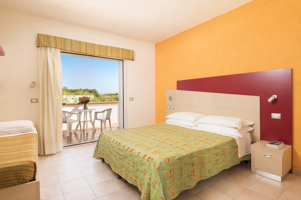 Classic Double room with balcony (full double bed)