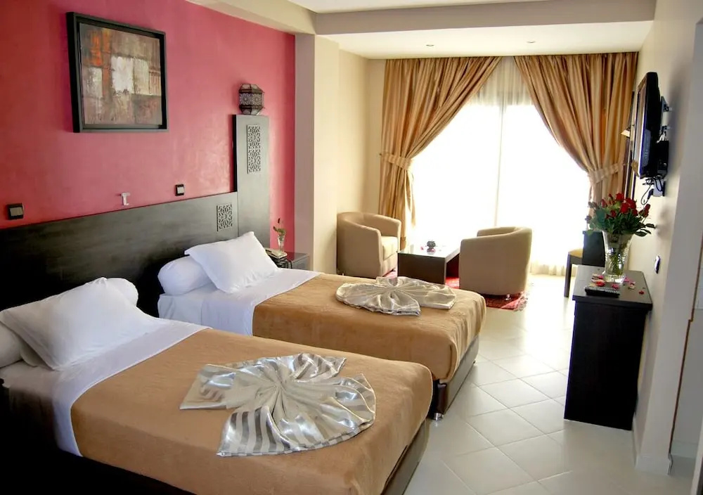 Suite Hotel Tilila — 1