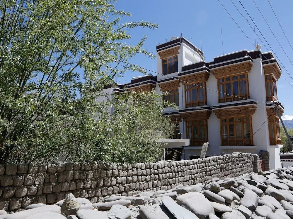 Hotel Royal Hill By OYO Rooms