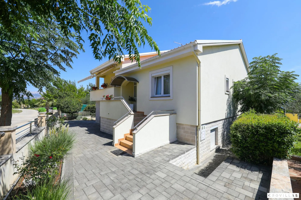 Monty in Pridraga with 3 bedrooms and 1 bathrooms