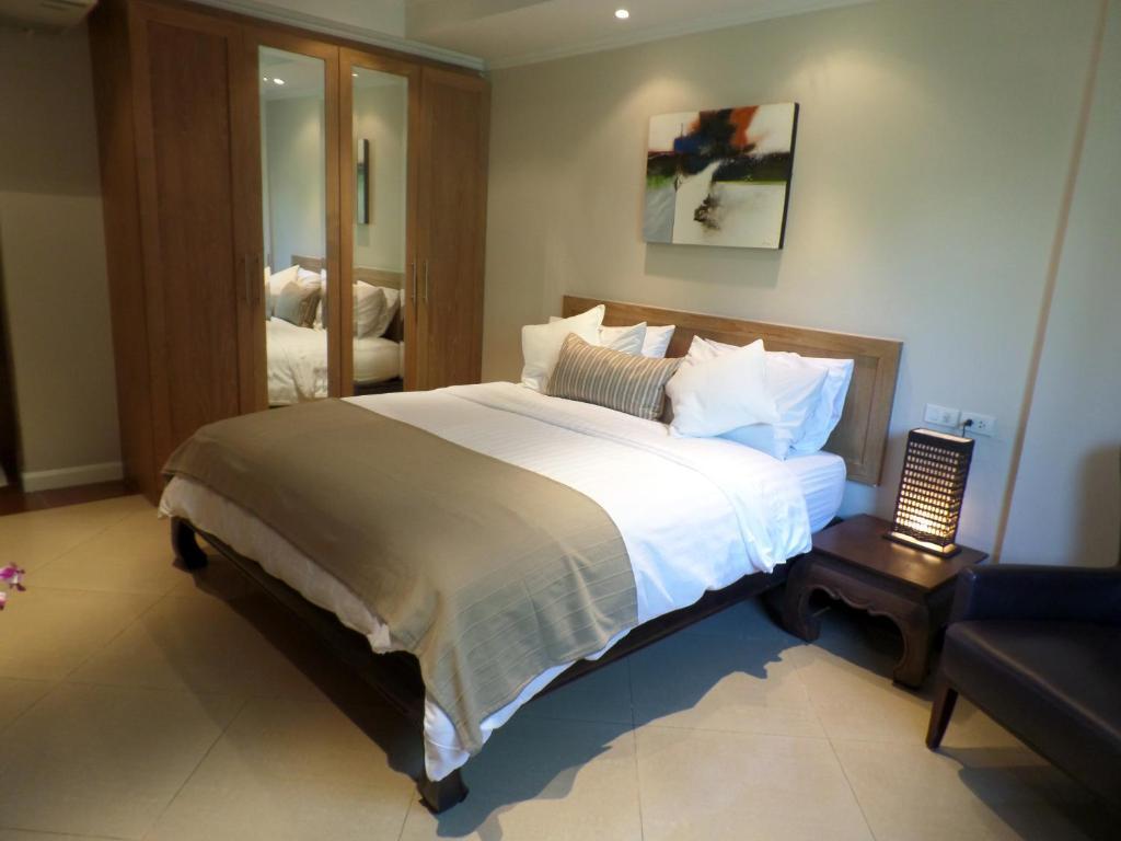 Апартаменты с 2 комнатами в Westbury Residence