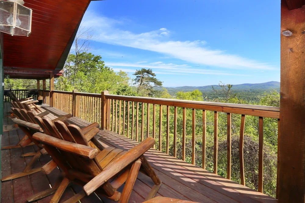 Majestic Views 4 Br cabin by RedAwning