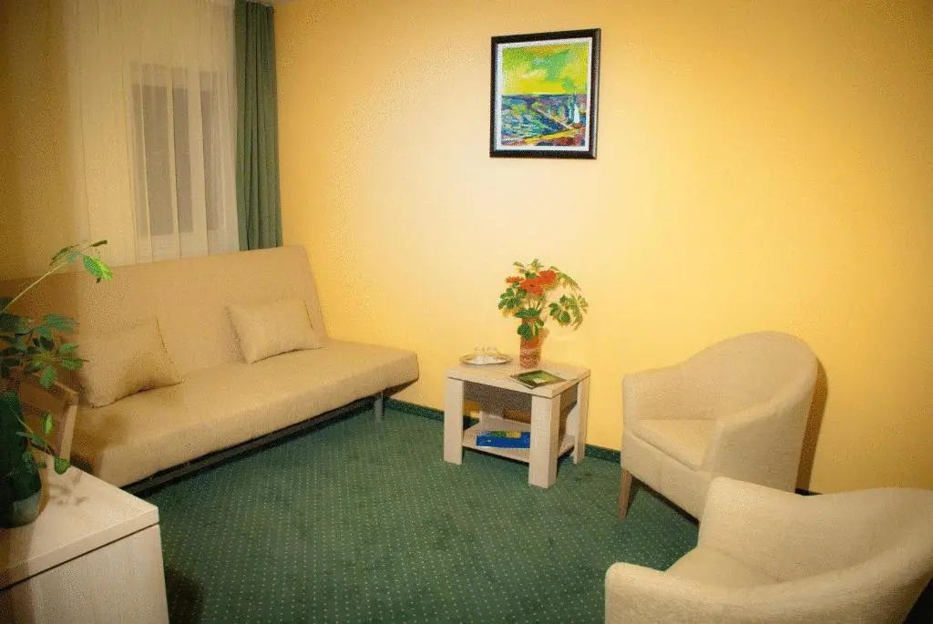 Economy Suite