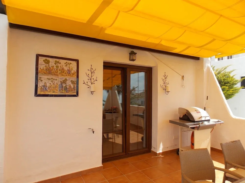 Apartment With Sea View In Puerto Banus